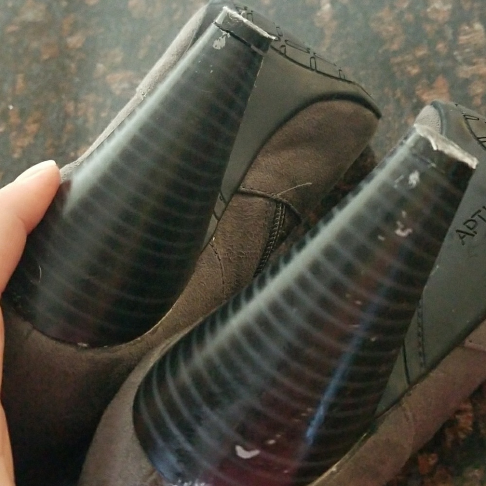 Boots - Picture 5 of 7